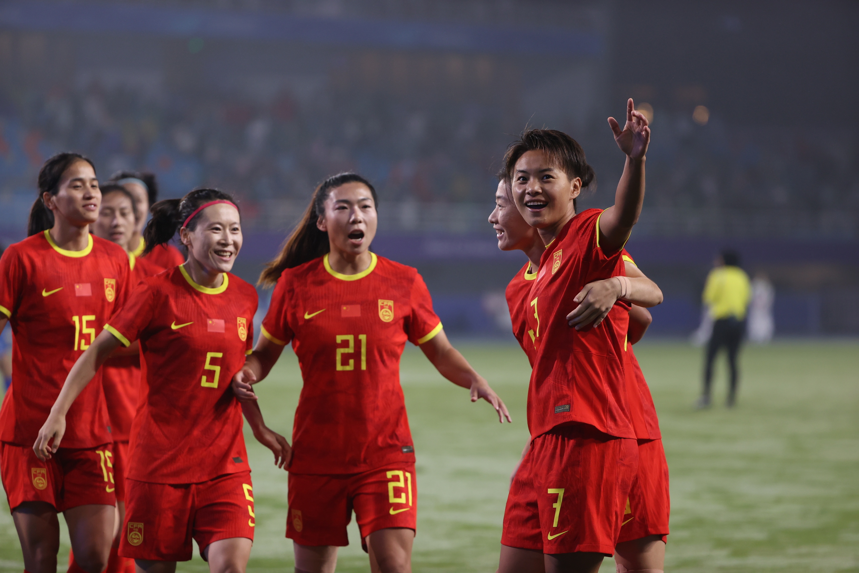 中国女足队员积极备战国际比赛，准备全力以赴的简单介绍