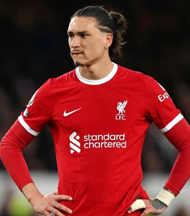 爱游戏体育-利物浦再现神勇，成功挺进强