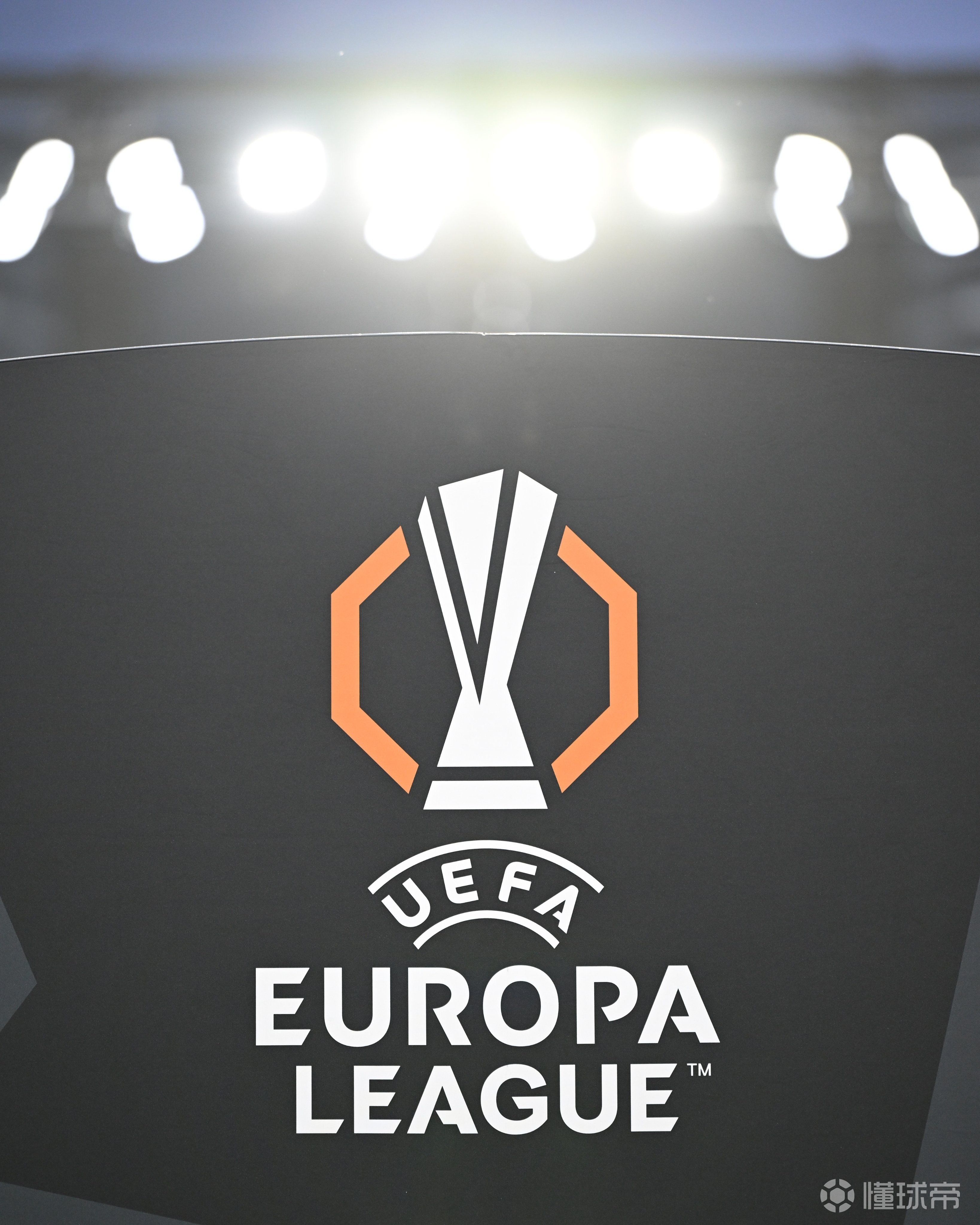 爱游戏APP-欧联杯淘汰赛制打响，球队实力角逐异常激烈的简单介绍