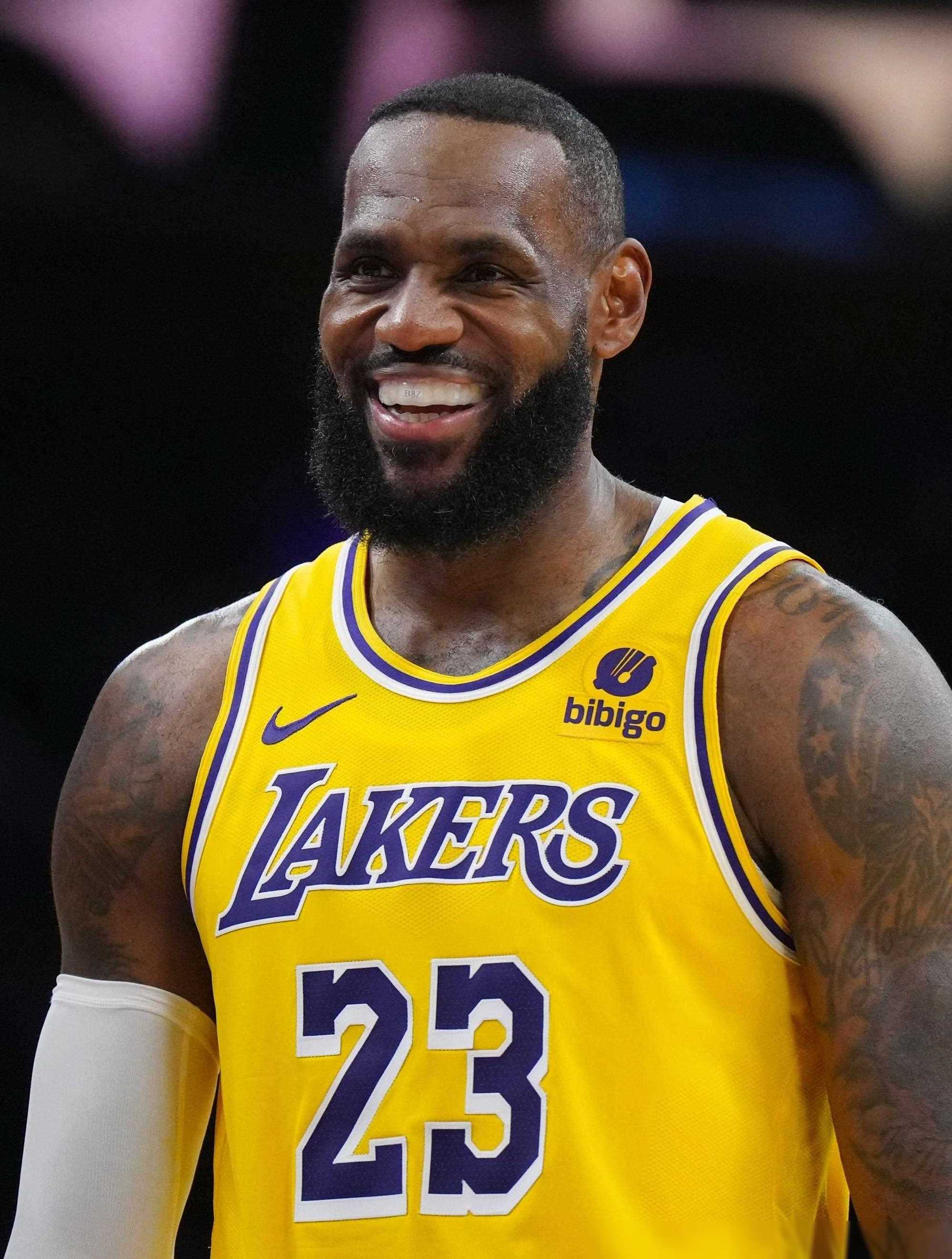 詹姆斯再次成为全明星首发的最数球员 詹姆斯再次成为全明星首发的最数球员