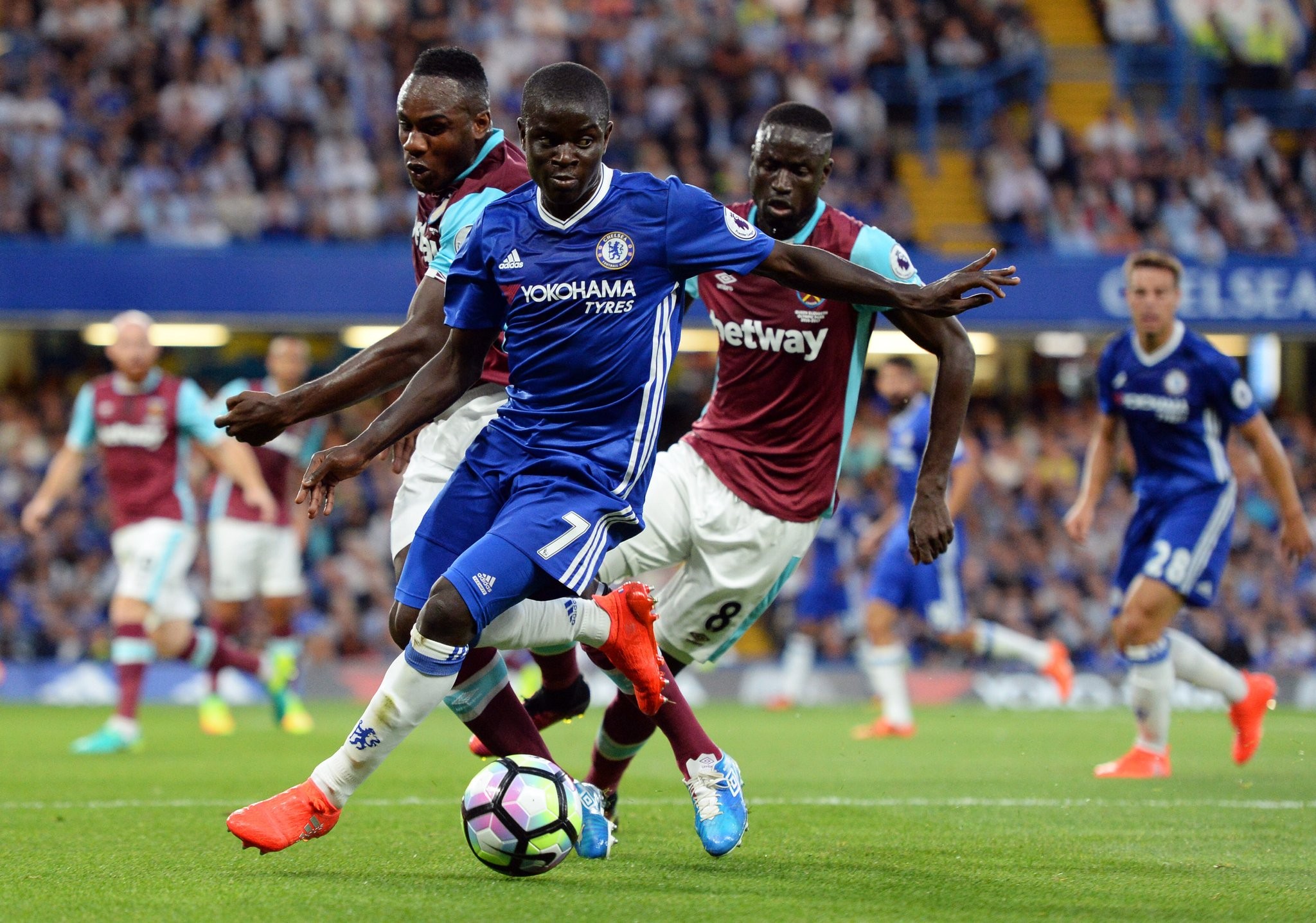 爱游戏APP-切尔西队长阿斯皮利奎塔领队逆转胜利，宣告重返巅峰的简单介绍