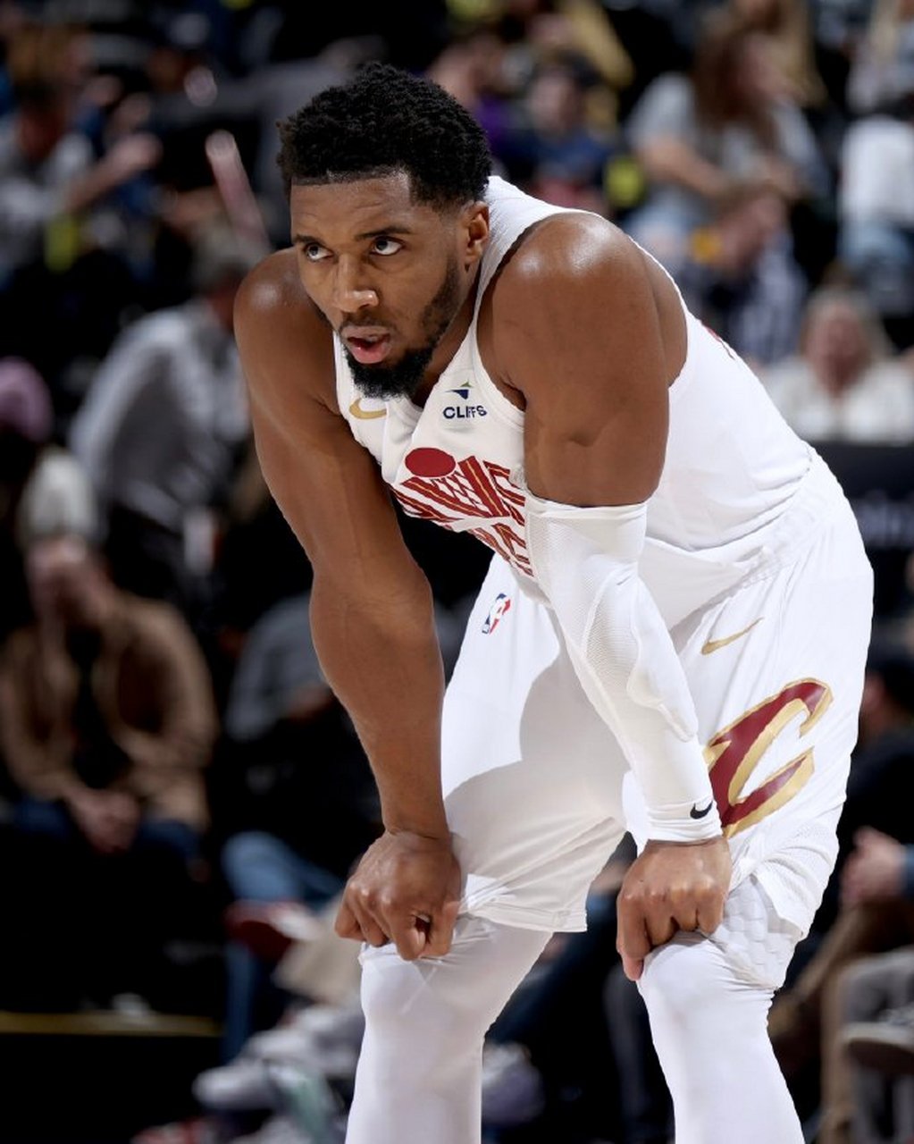 爵士客场力克太阳,米切尔砍下分的简单介绍 爵士客场力克太阳,米切尔砍下分的简单介绍