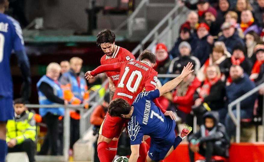 爱游戏入口-利物浦斩落对手，英超冠军争夺踏向新高峰的简单介绍