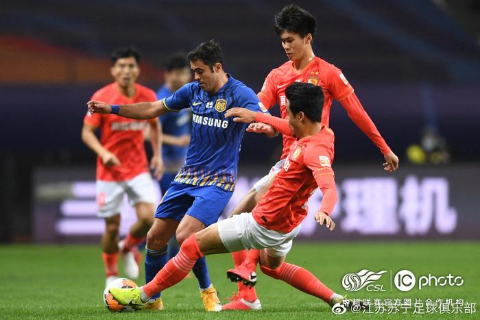 苏宁备战与广州恒大的比赛,备受瞩目 苏宁备战与广州恒大的比赛,备受瞩目