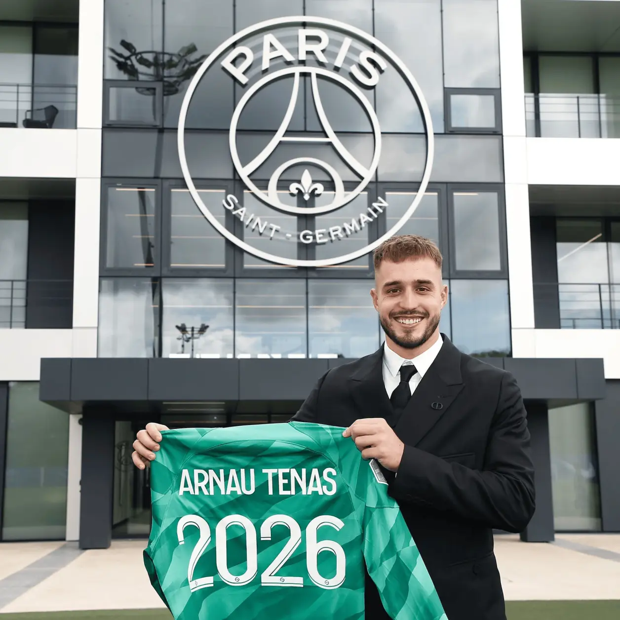 爱游戏官方-包含巴黎圣日耳曼宣布引进新签约球员，未来前景看好的词条