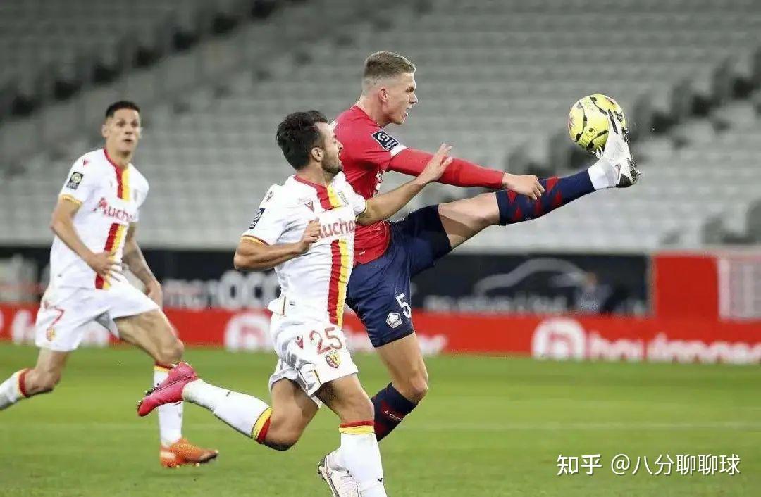 里昂队斩获胜利,球员表现抢眼 里昂队斩获胜利,球员表现抢眼