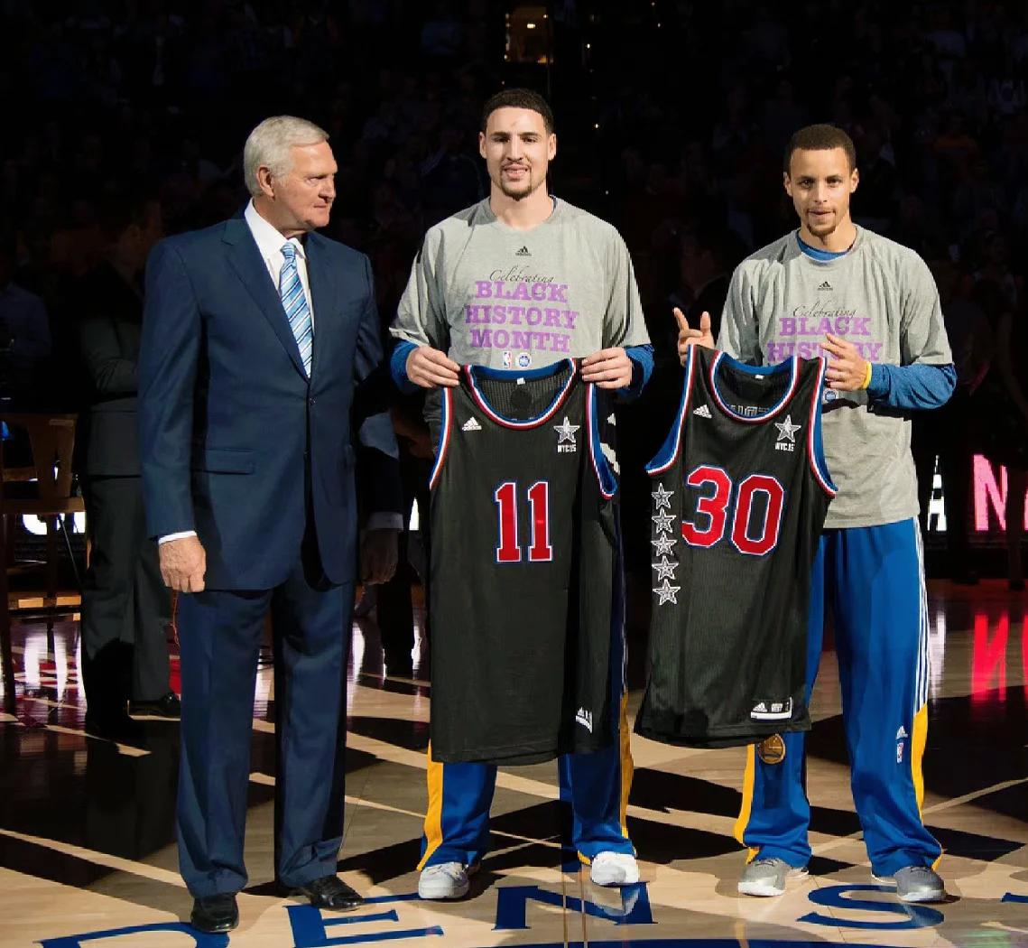 爱游戏APP-传奇球员在比赛中创造历史，成为焦点人物