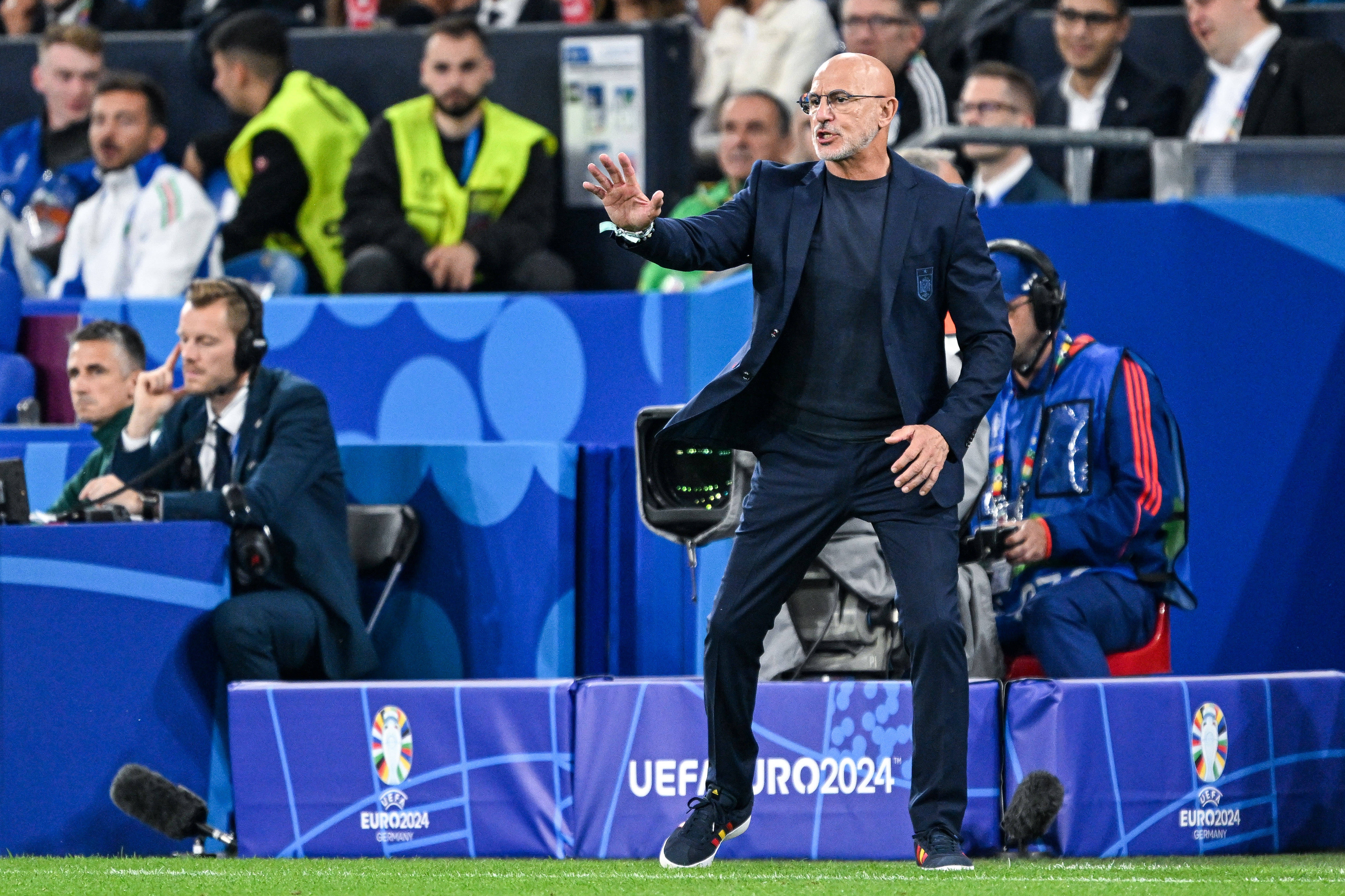 爱游戏大厅-欧国联淘汰赛：惊险残酷场面上演，力与梦想较量的简单介绍