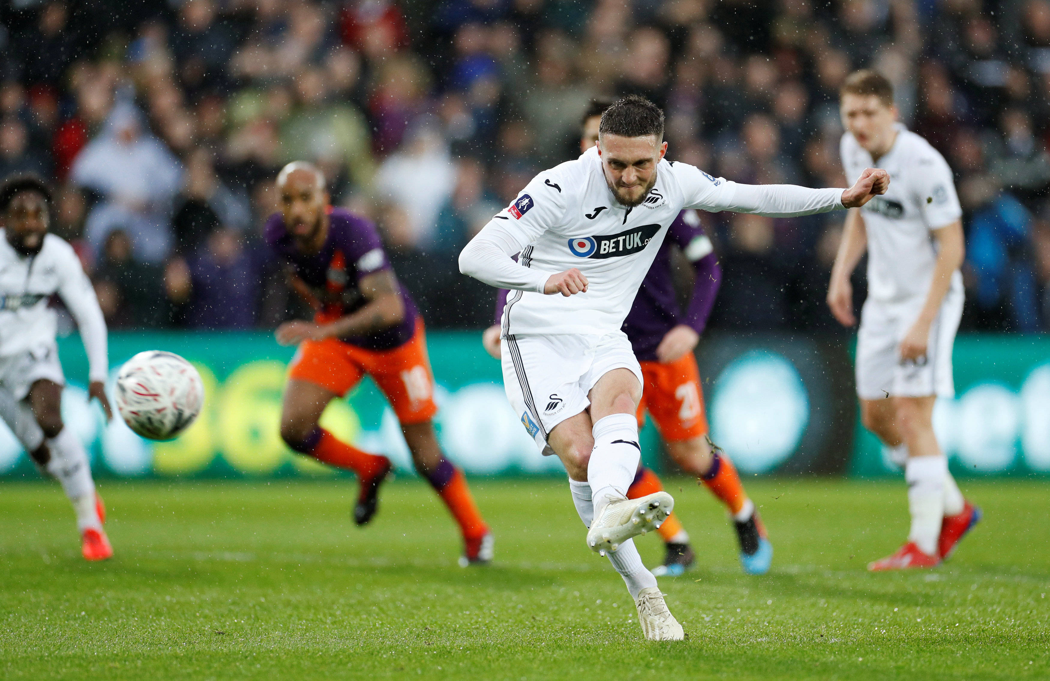 爱游戏大厅-水晶宫逆转斯旺西，主场氛围犹存的简单介绍