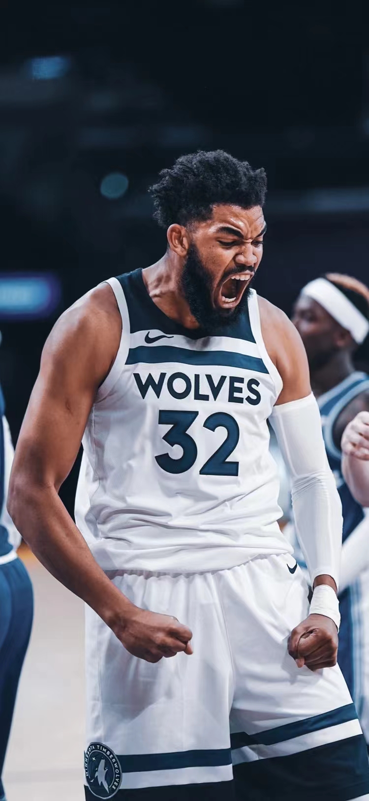 爱游戏在线-森林狼战术失误频频，外线射手难以找到手感