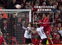 爱游戏-巴挪斯维拉中卫击败对手，赢得赞誉