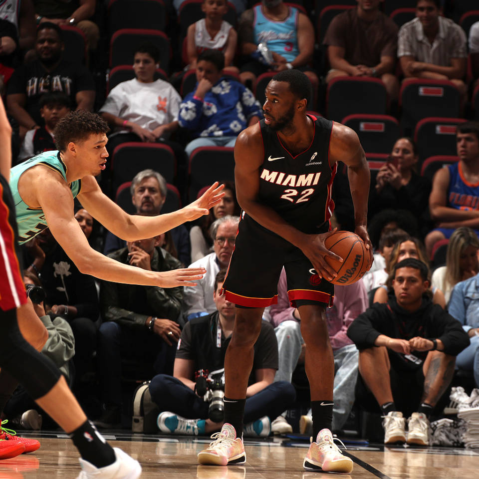 爱游戏下载-猛龙队在加时赛中战胜黄蜂，终结连败