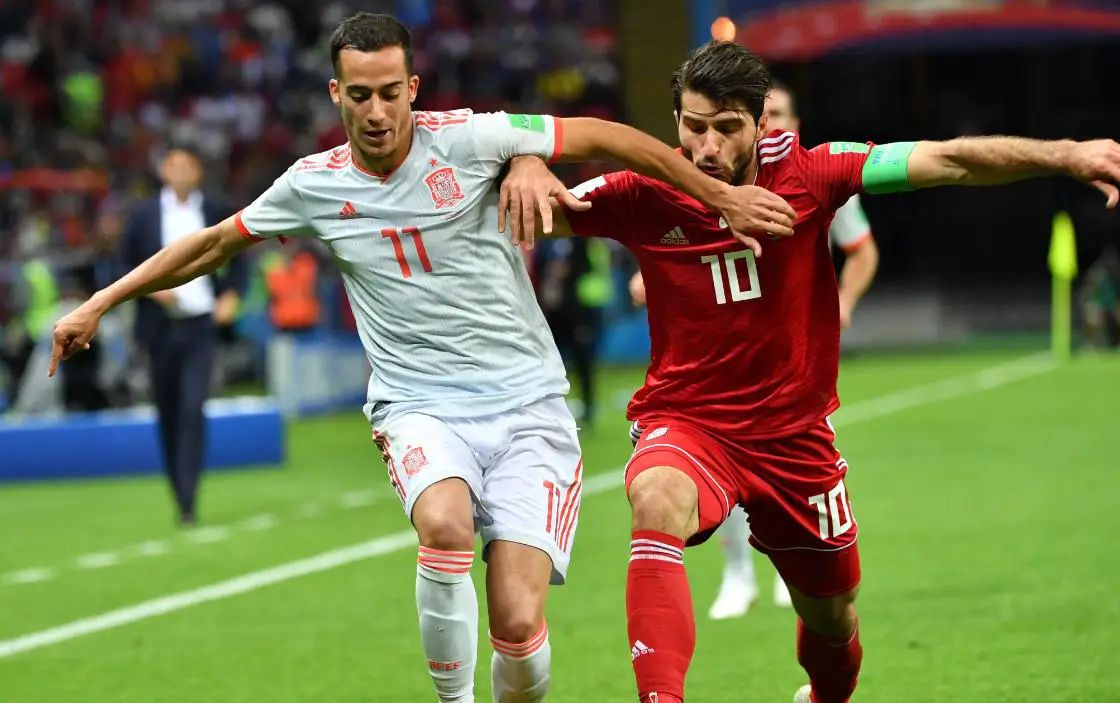 爱游戏在线-热门球队在国际赛事中遇强对手，面临挑战