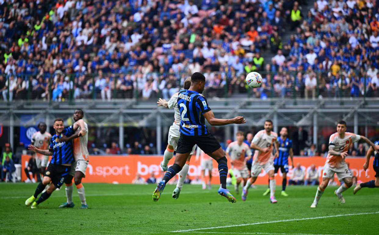 爱游戏下载-罗马主场不敌那不勒斯，遭遇连败