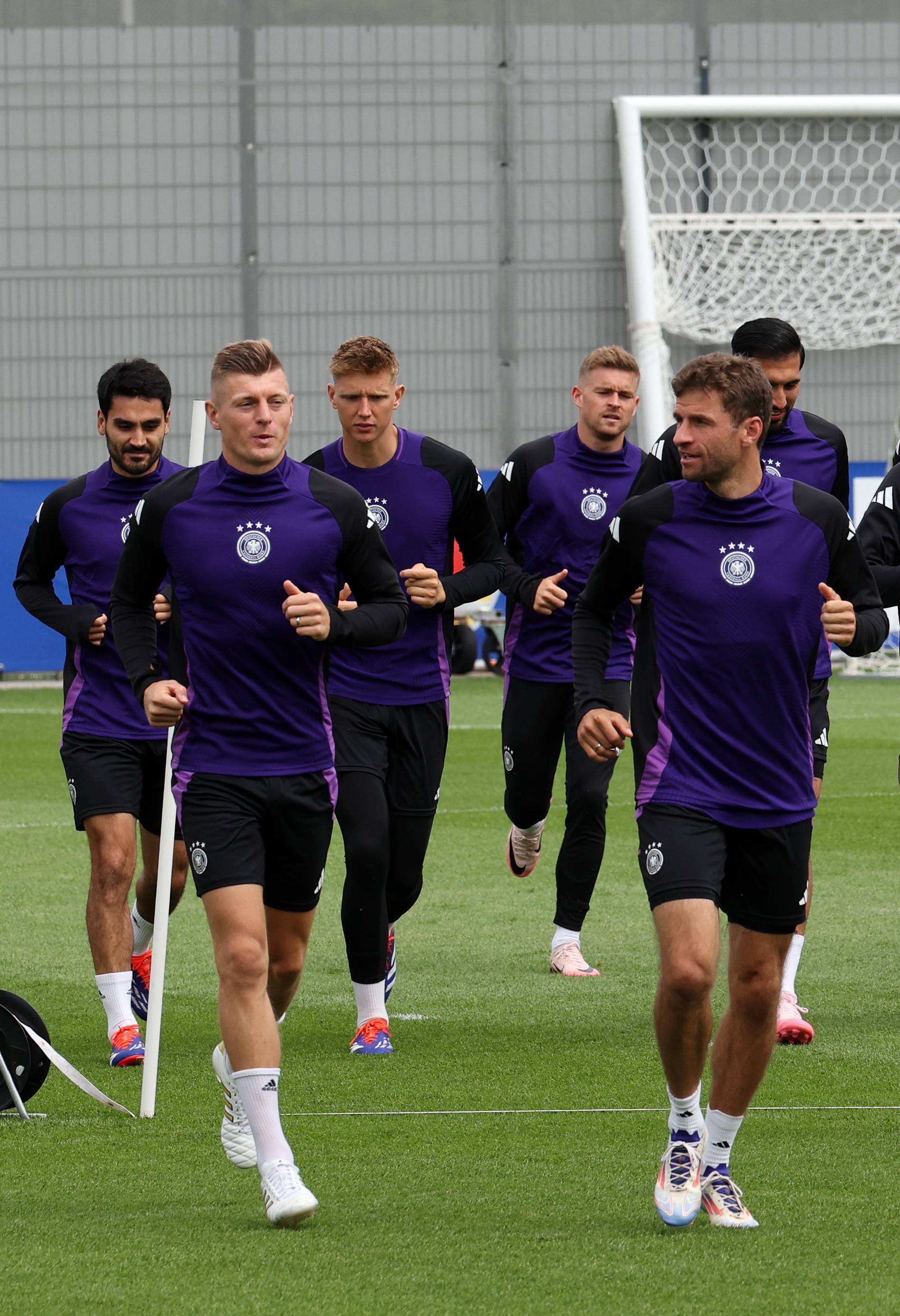 爱游戏体育-关于球员风采尽显的欧洲足球赛事威力十足的信息