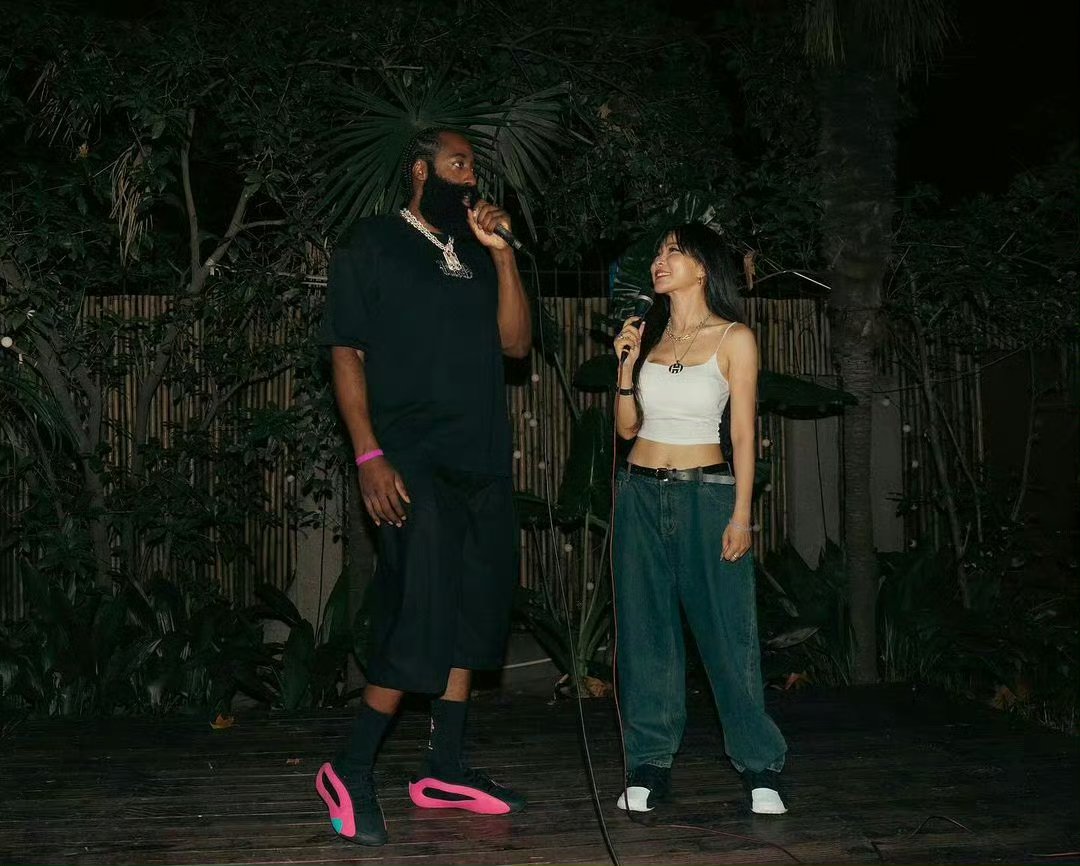 爱游戏在线-篮球明星与粉丝互动，打造更紧密联系的简单介绍