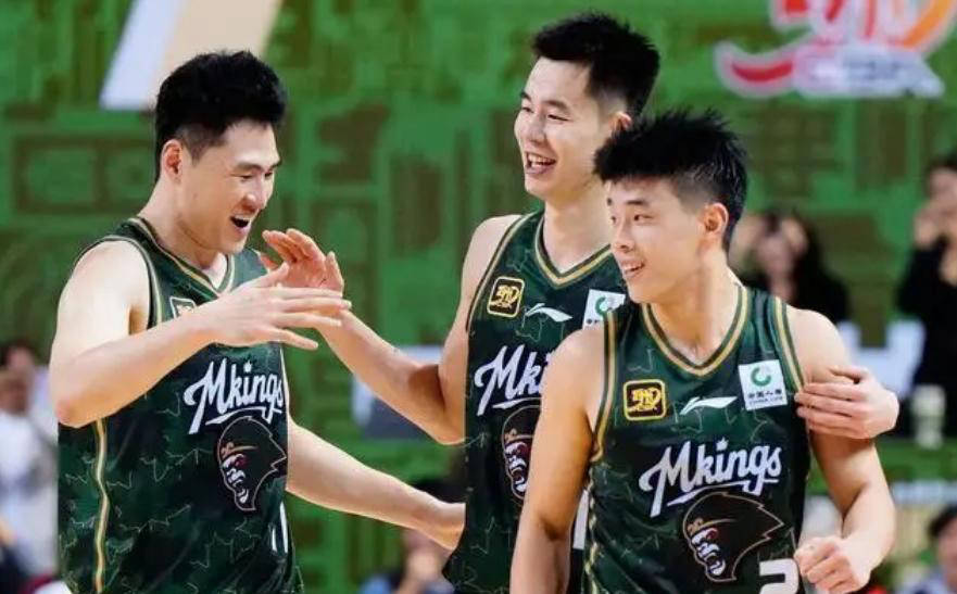 新疆男篮迅猛进攻,再陷对手 新疆男篮迅猛进攻,再陷对手