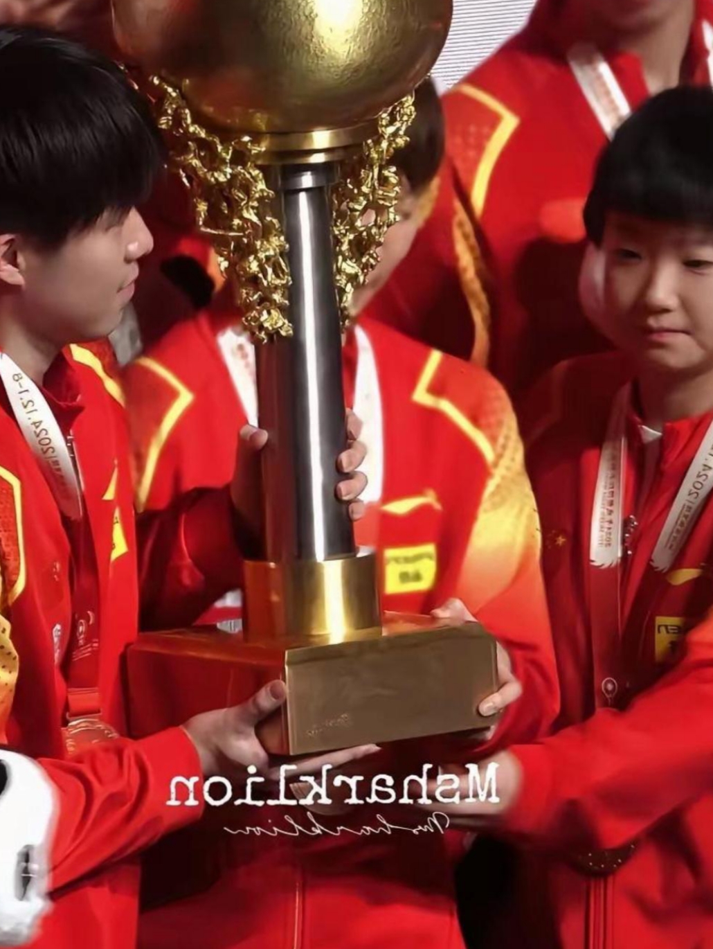 爱游戏入口-关于豪门盛事：球队飒爽英姿角逐荣耀的信息