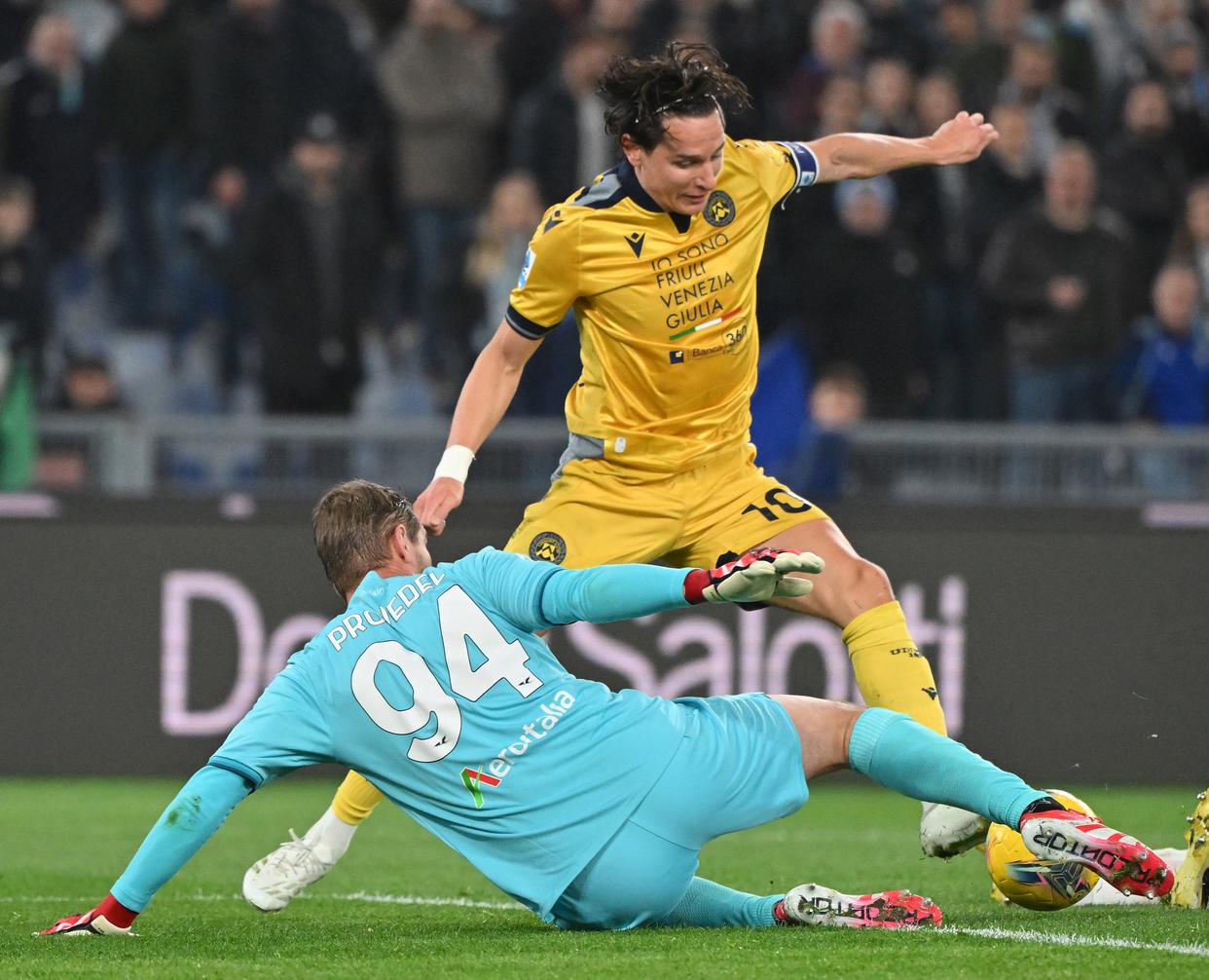 爱游戏体育-乌迪内斯战胜维罗纳，挺进联赛前四