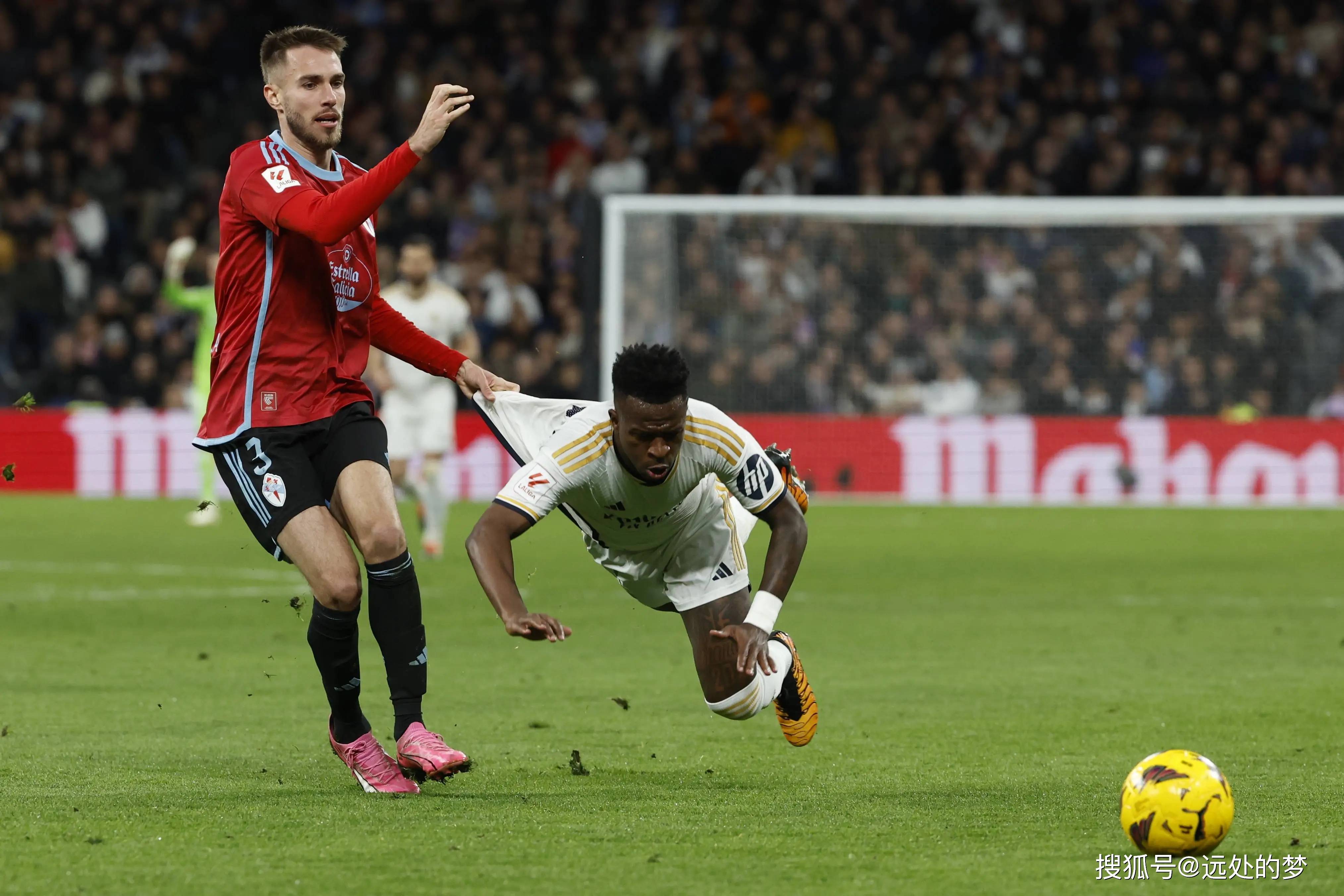 爱游戏体育-佛罗伦萨客场险胜，球队士气大振的简单介绍