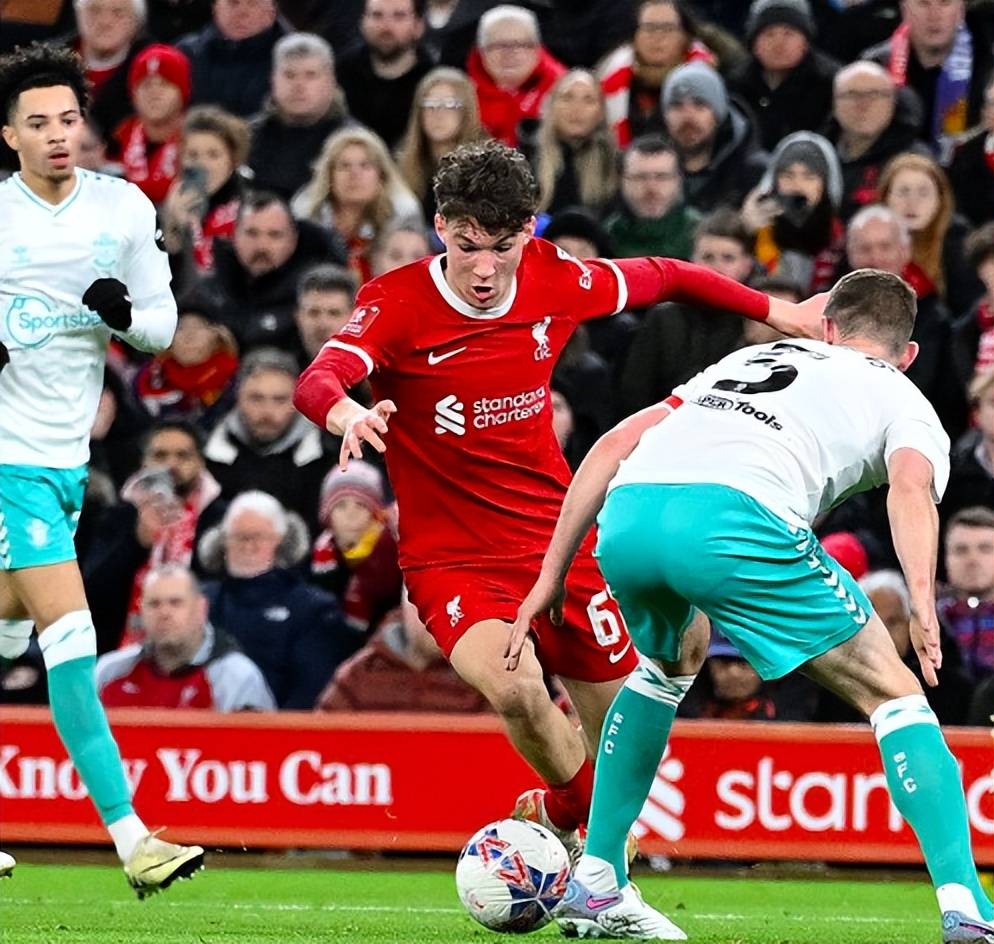 爱游戏APP-利物浦连续加时惊险晋级，球迷呐喊