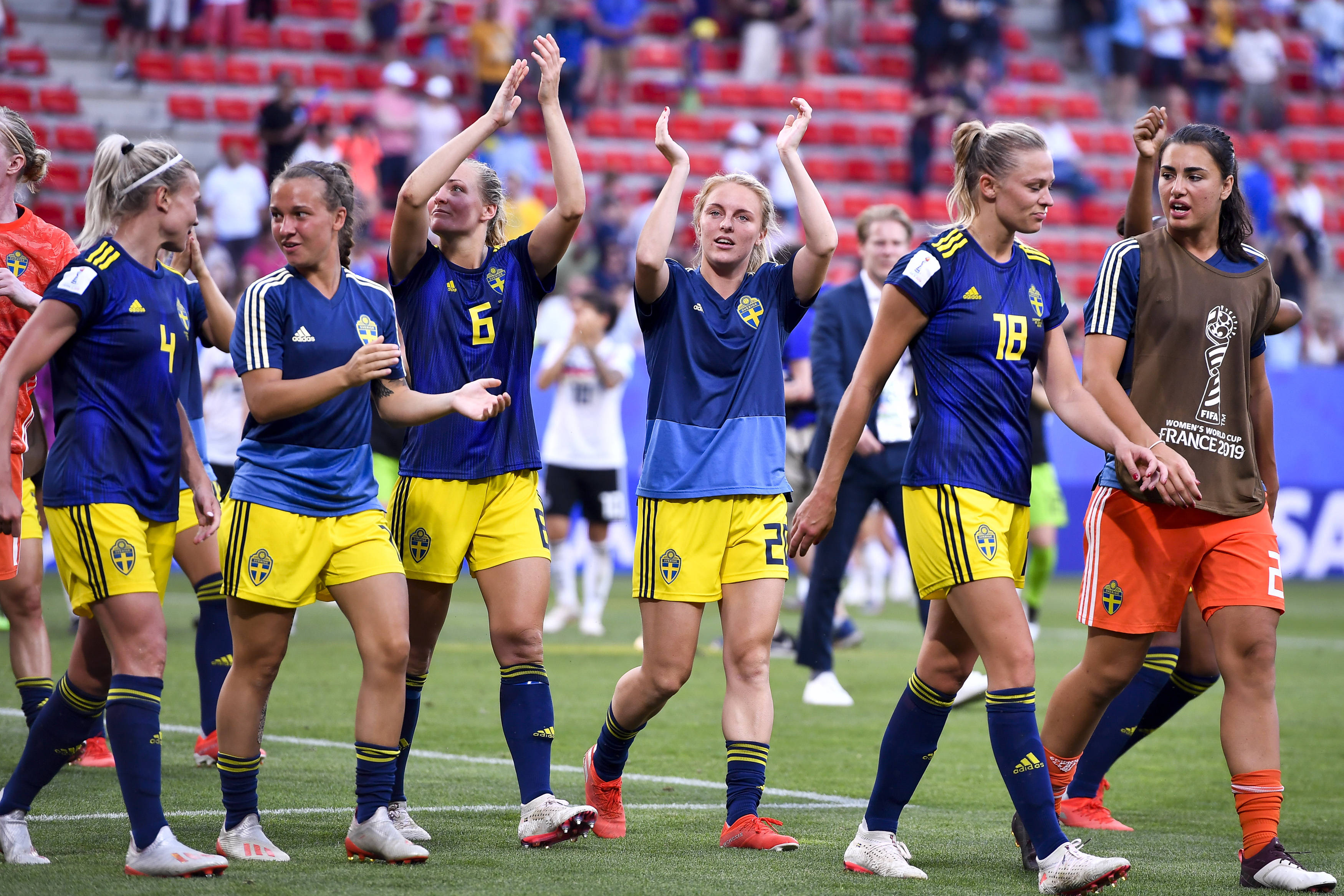 包含美国女队夺冠：女足世界杯亮相的词条