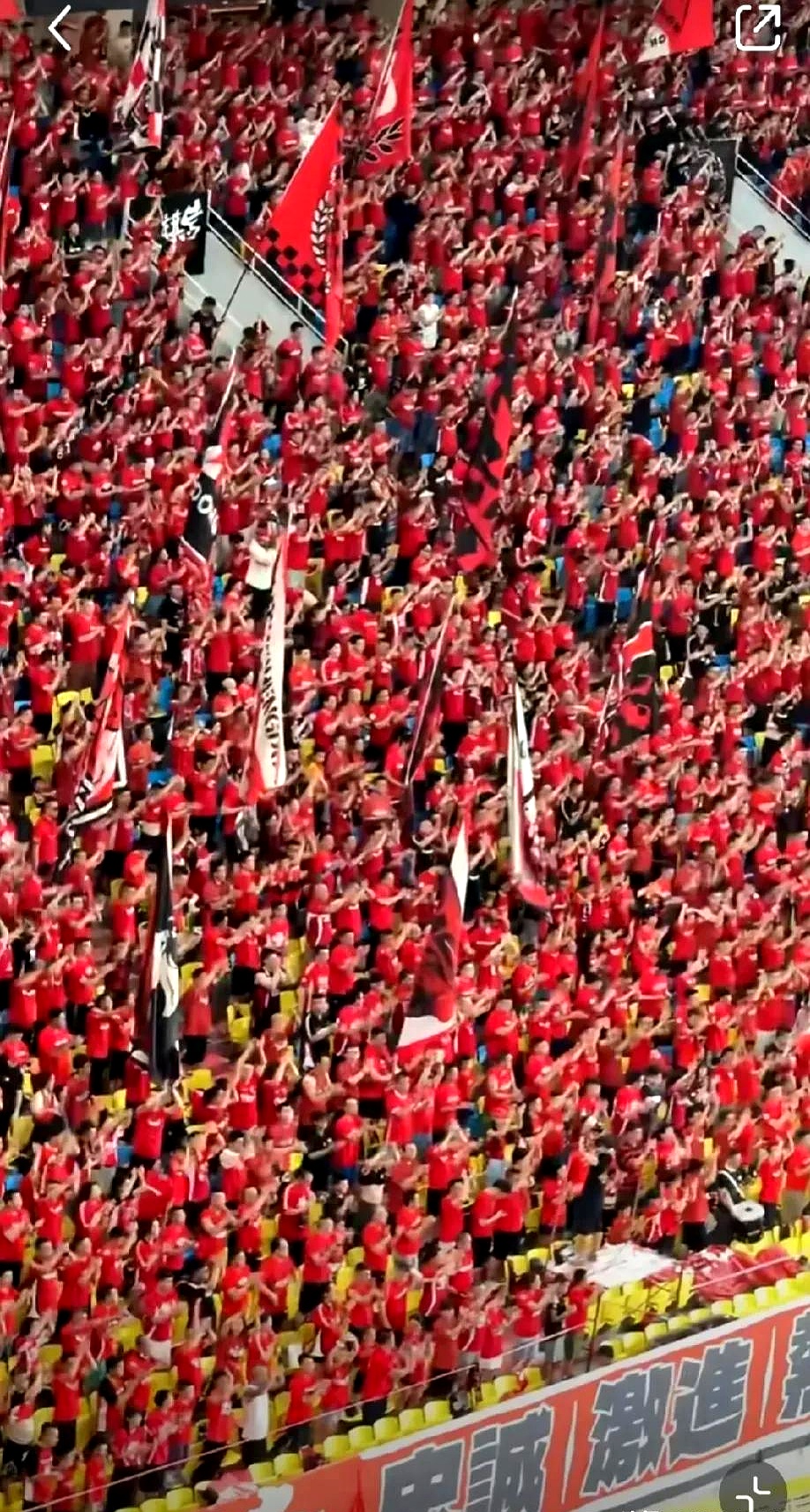 足球盛事掀起热潮,吸引无数观众驻足观看的简单介绍 足球盛事掀起热潮,吸引无数观众驻足观看的简单介绍