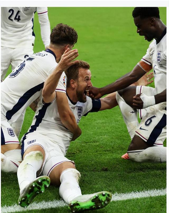 瓦伦西亚轻松战胜对手,晋级八强 瓦伦西亚轻松战胜对手,晋级八强