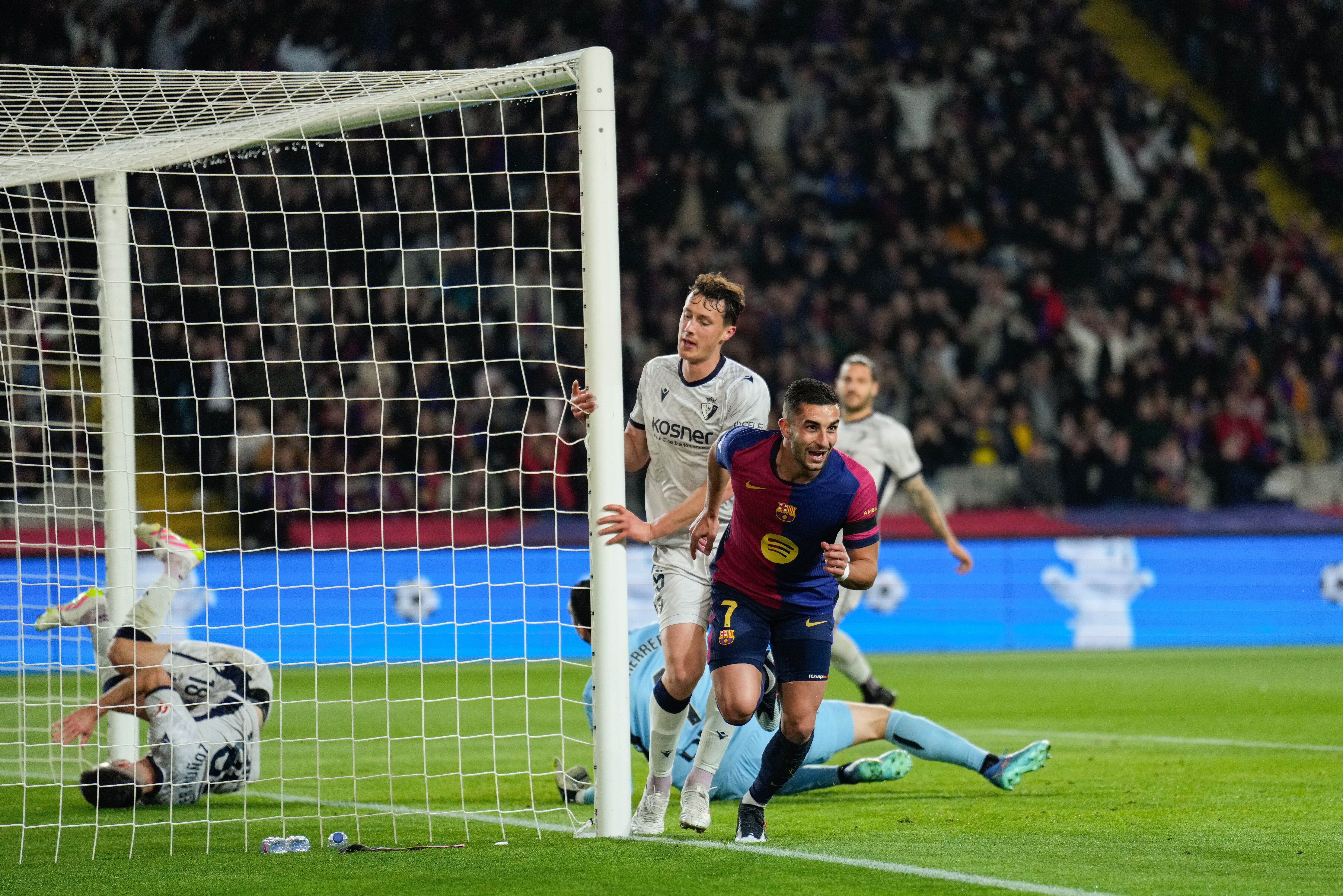 爱游戏入口-足球赛场火热开战：球员实力逐渐走向成熟