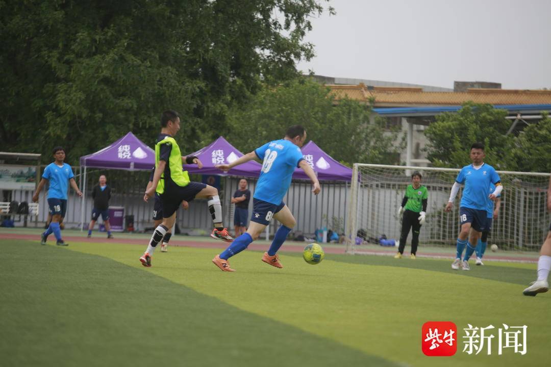 足球赛场火热开战:球员实力逐渐走向成熟 足球赛场火热开战:球员实力逐渐走向成熟