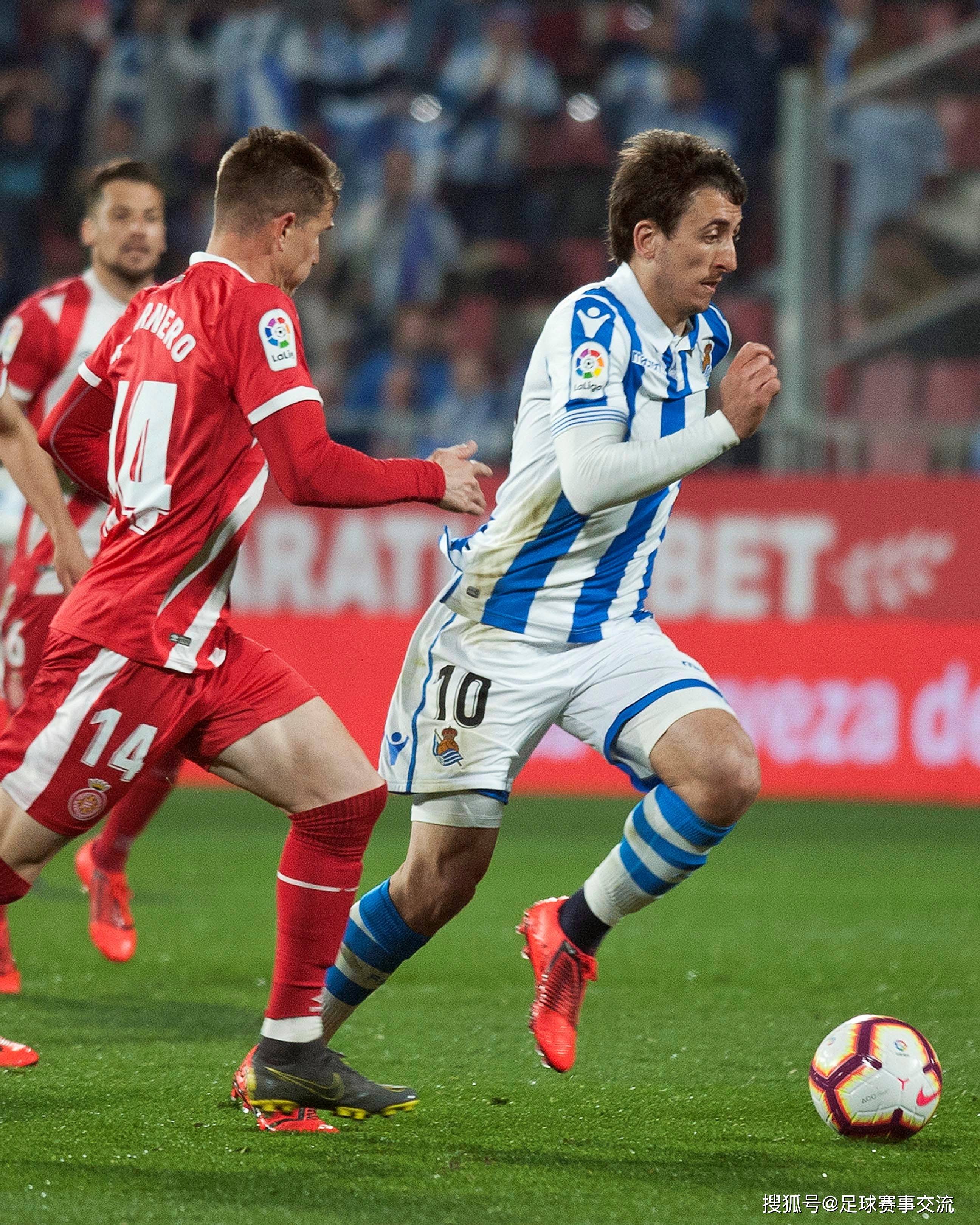 足球比赛精彩连连,场面激烈抢眼 足球比赛精彩连连,场面激烈抢眼