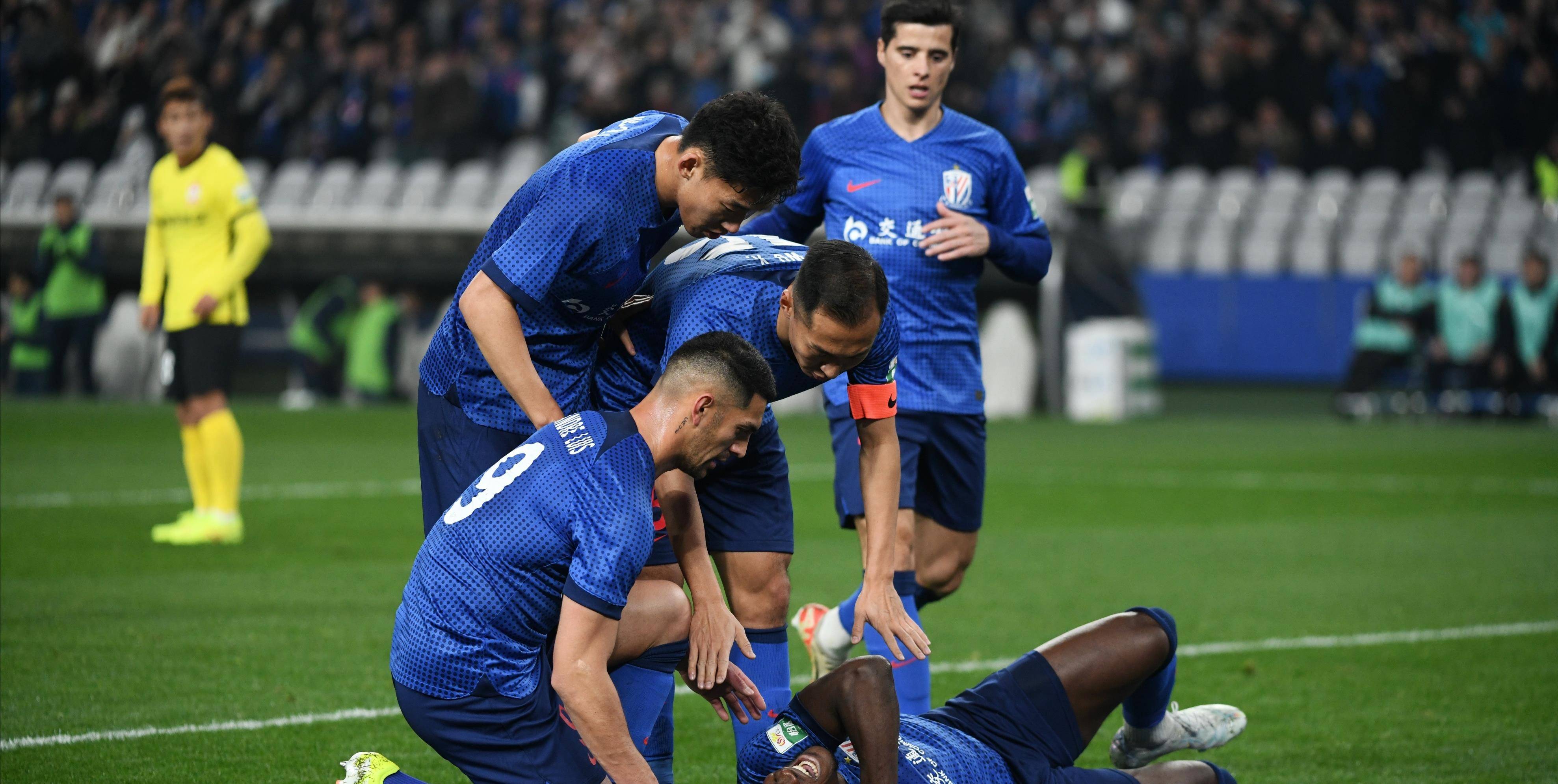 关于飞翼队长领接长传，觅得射门良机的信息