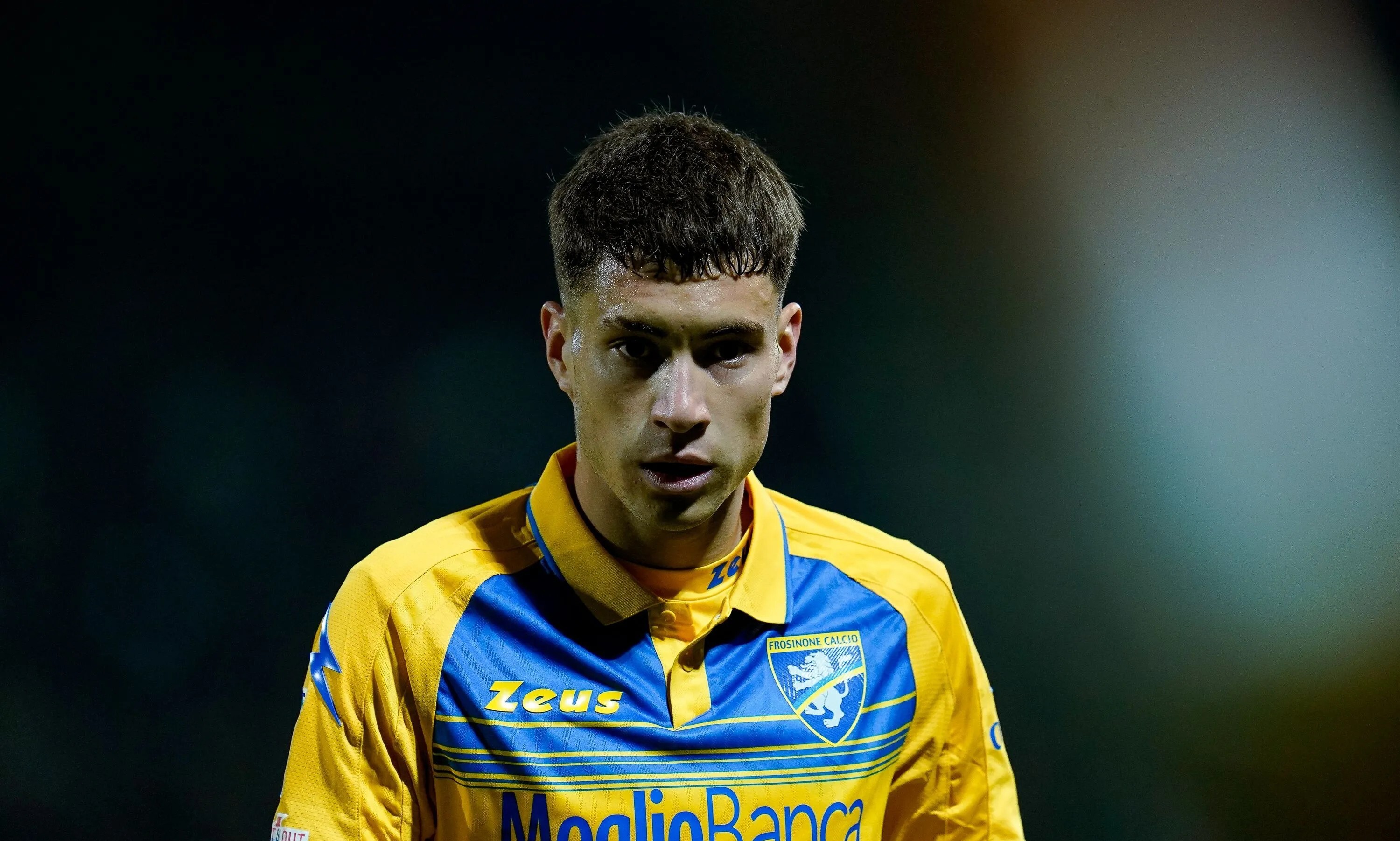 关于弗洛西诺表现抢眼，引领佛罗伦萨逃离降级区的信息