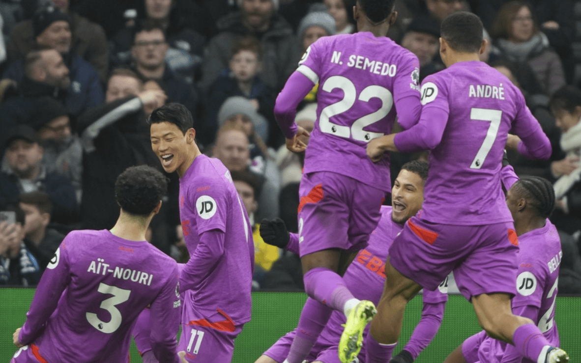 爱游戏在线-包含热刺将在白鹿巷球场迎战尤文图斯的词条