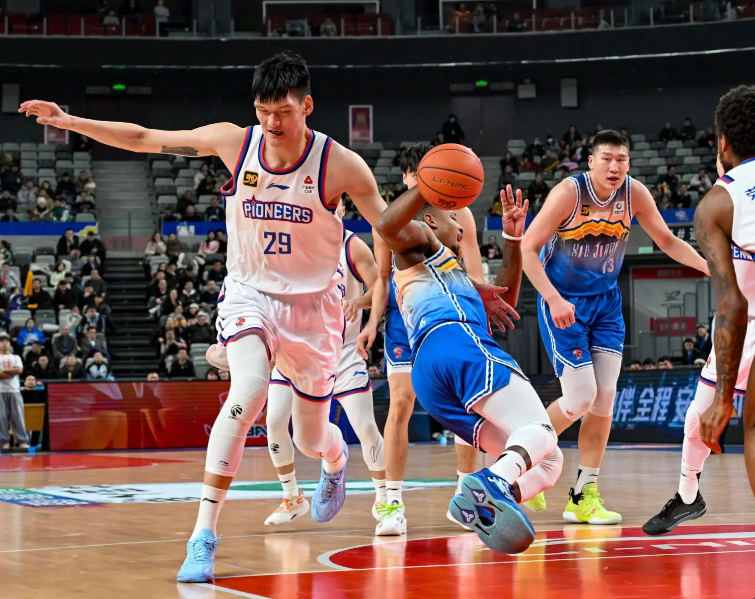 武汉队胜大连男篮，状态回升的简单介绍