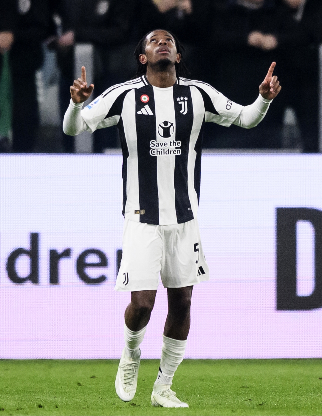 爱游戏官网-包含尤文图斯遗憾离开，巴黎晋级展现实力的词条