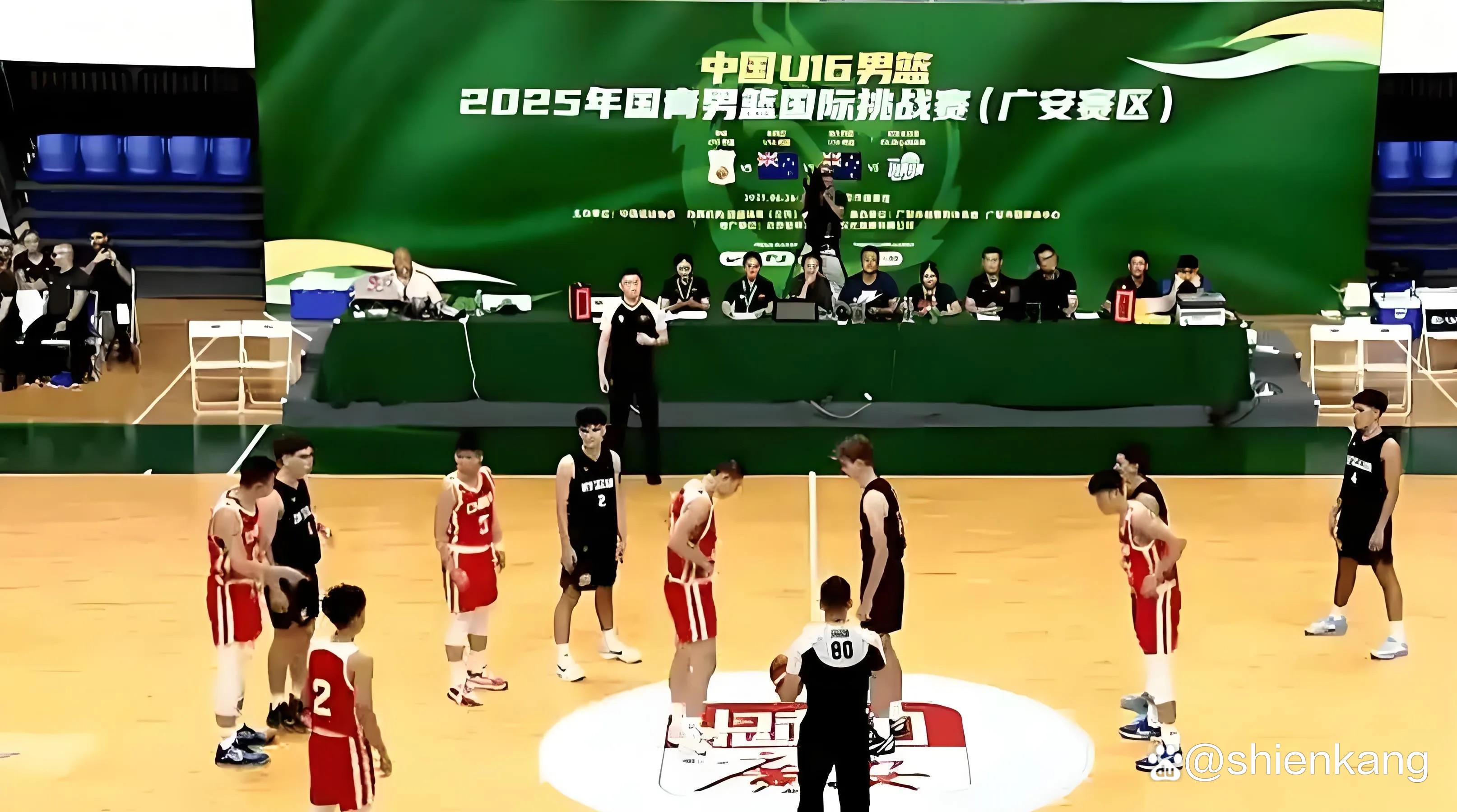 爱游戏APP-经典对决再现篮球赛场，强强碰撞令人期待