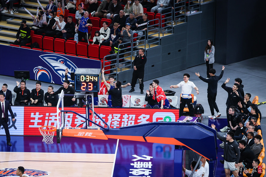 爱游戏娱乐-上海大鲨鱼对战四川五粮金樽，谁能获胜？的简单介绍