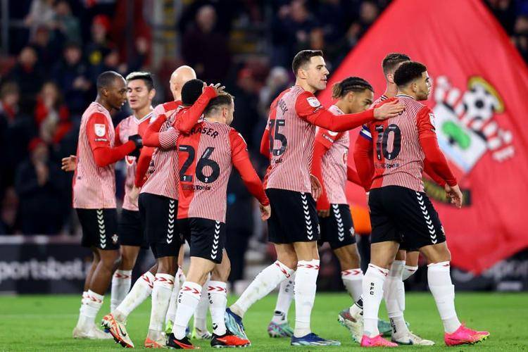 英超焦点战:勇士vs葡萄牙,止步引发争议判罚的简单介绍 英超焦点战:勇士vs葡萄牙,止步引发争议判罚的简单介绍