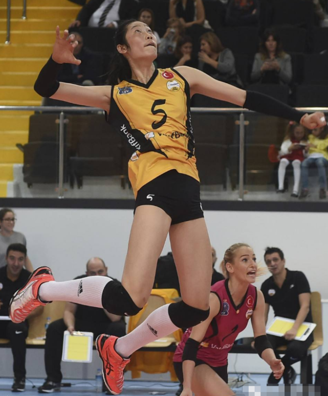 爱游戏APP-NBA排球比赛取消，球员进行家庭训练