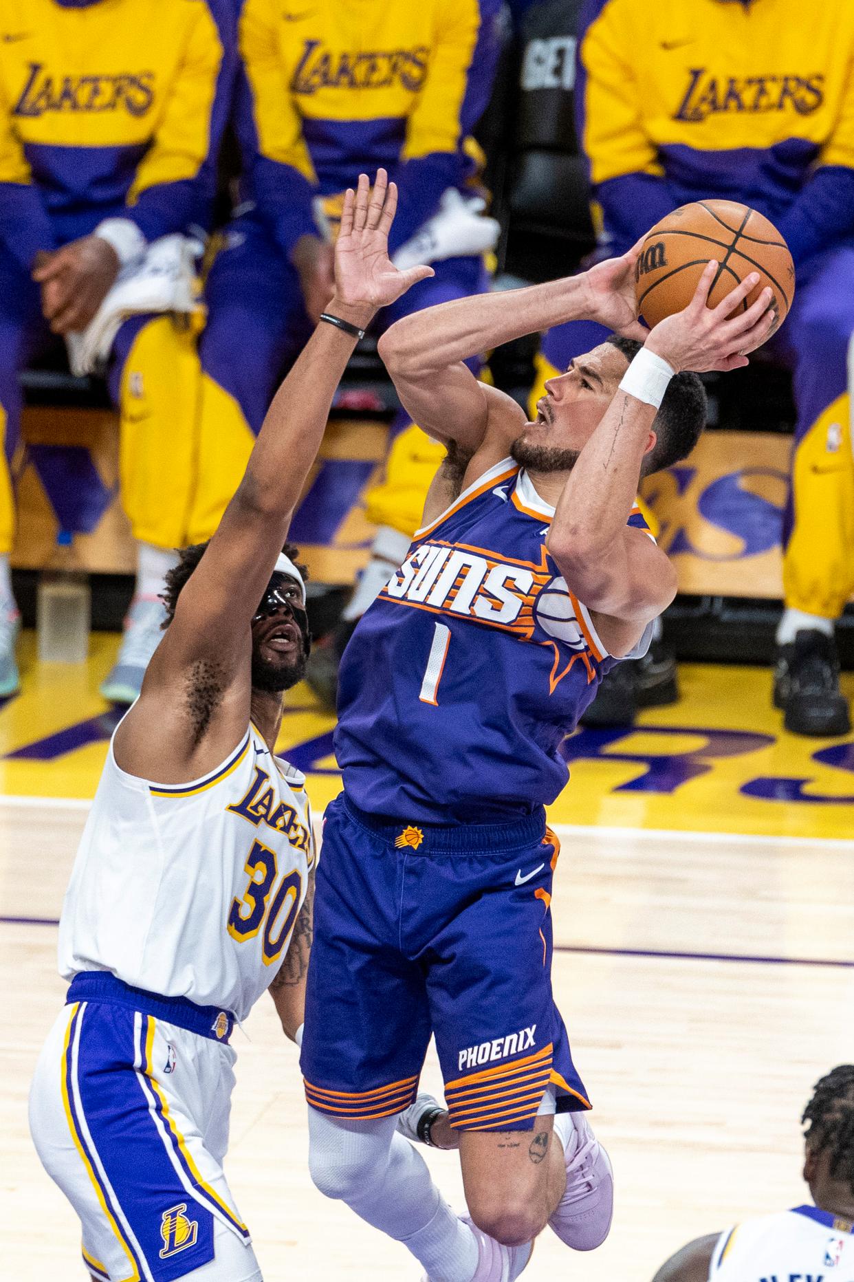 太阳逆袭湖人,系列赛比分扳平 太阳逆袭湖人,系列赛比分扳平