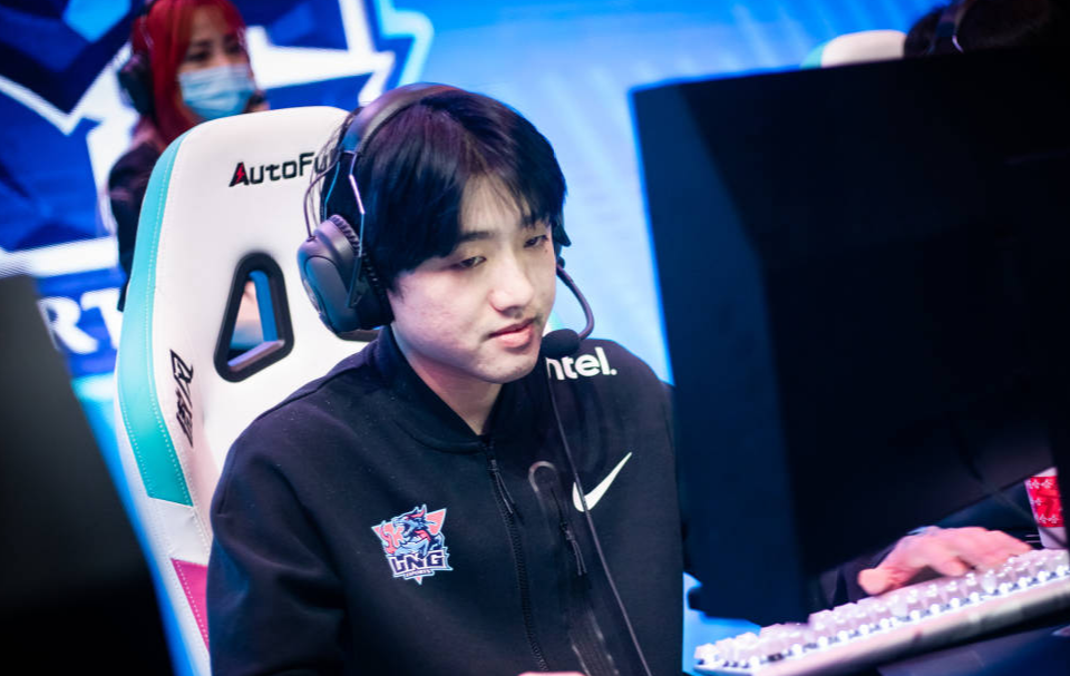 爱游戏娱乐-DK险胜EDG，Tarzan开启传奇时刻八强赛2:0（首尔）