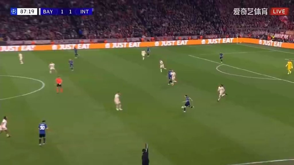 爱游戏官方-关键比赛中球员完成绝杀破门