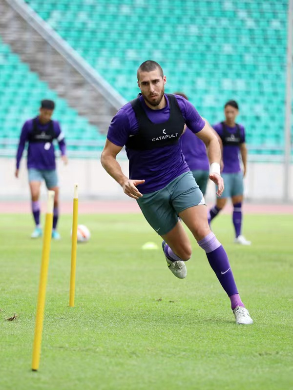 雄火队遭遇失利,需重整旗鼓 雄火队遭遇失利,需重整旗鼓