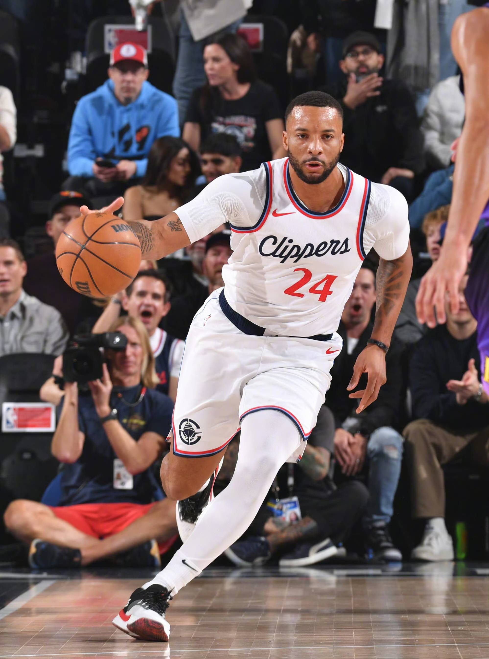 关于快船再胜勇士取得两连胜，乔治比拼三分的信息