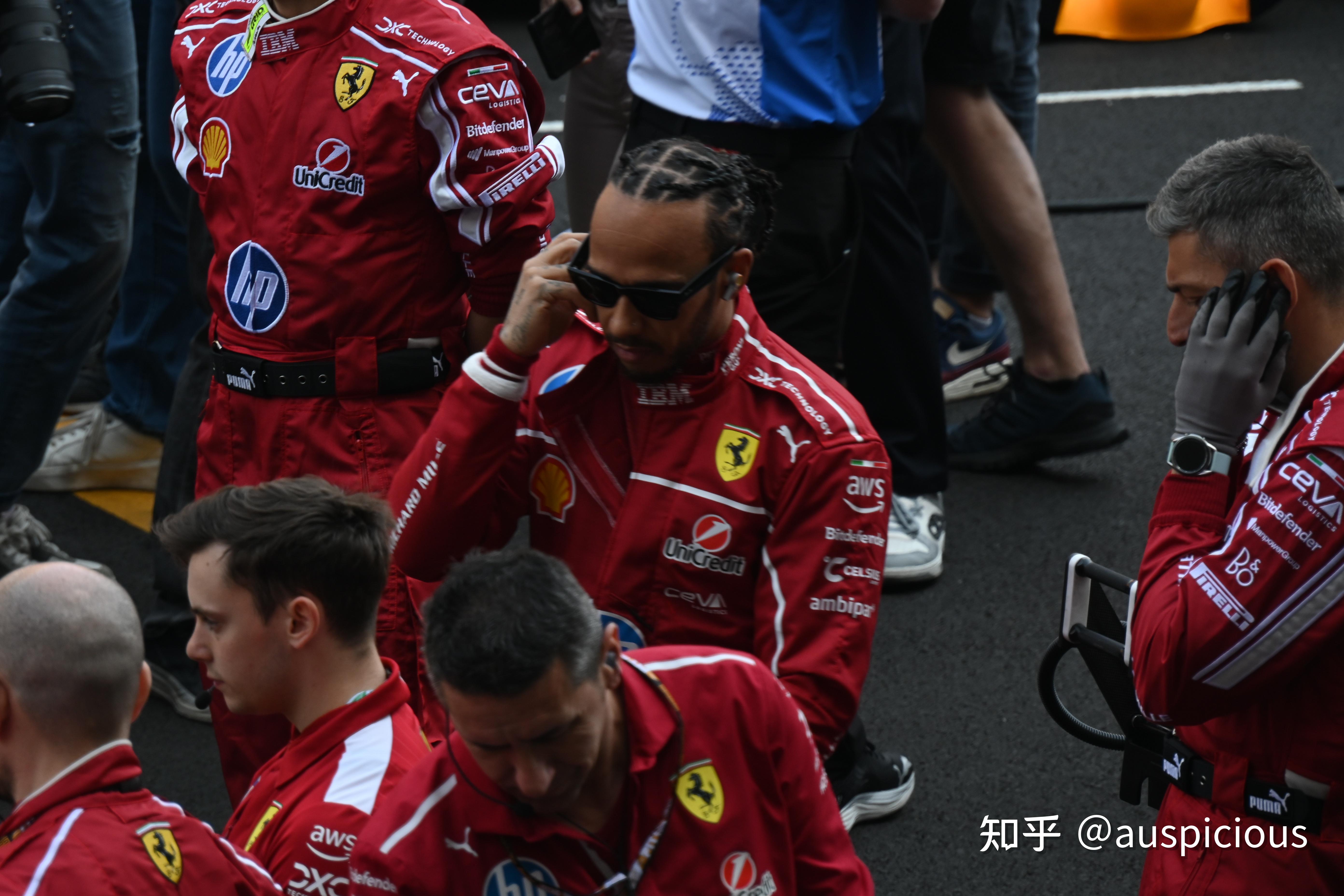 红牛车队绝杀哈斯车队,汉密尔顿带队取胜 红牛车队绝杀哈斯车队,汉密尔顿带队取胜