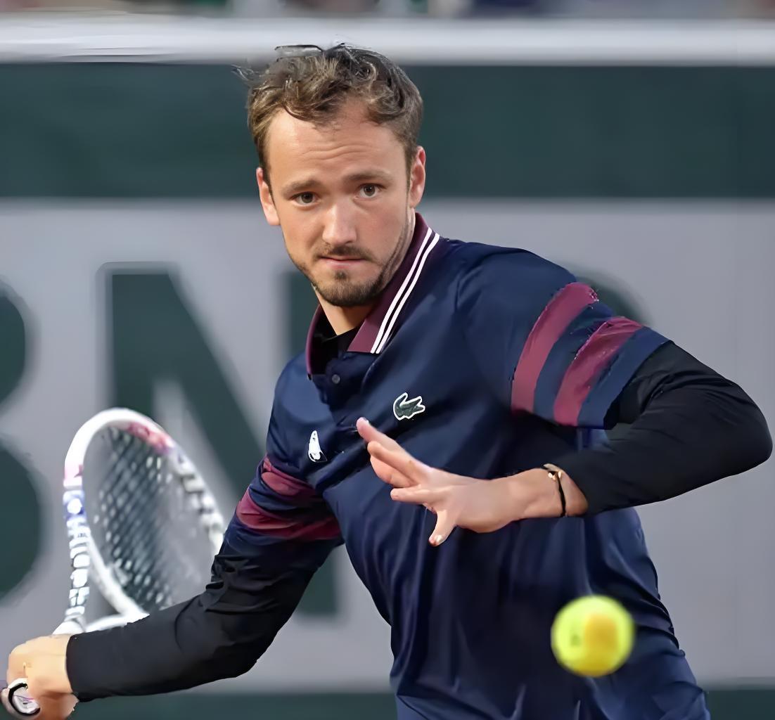 爱游戏官方入口-ATP总决赛逆转温网，梅德韦杰夫惊艳四座