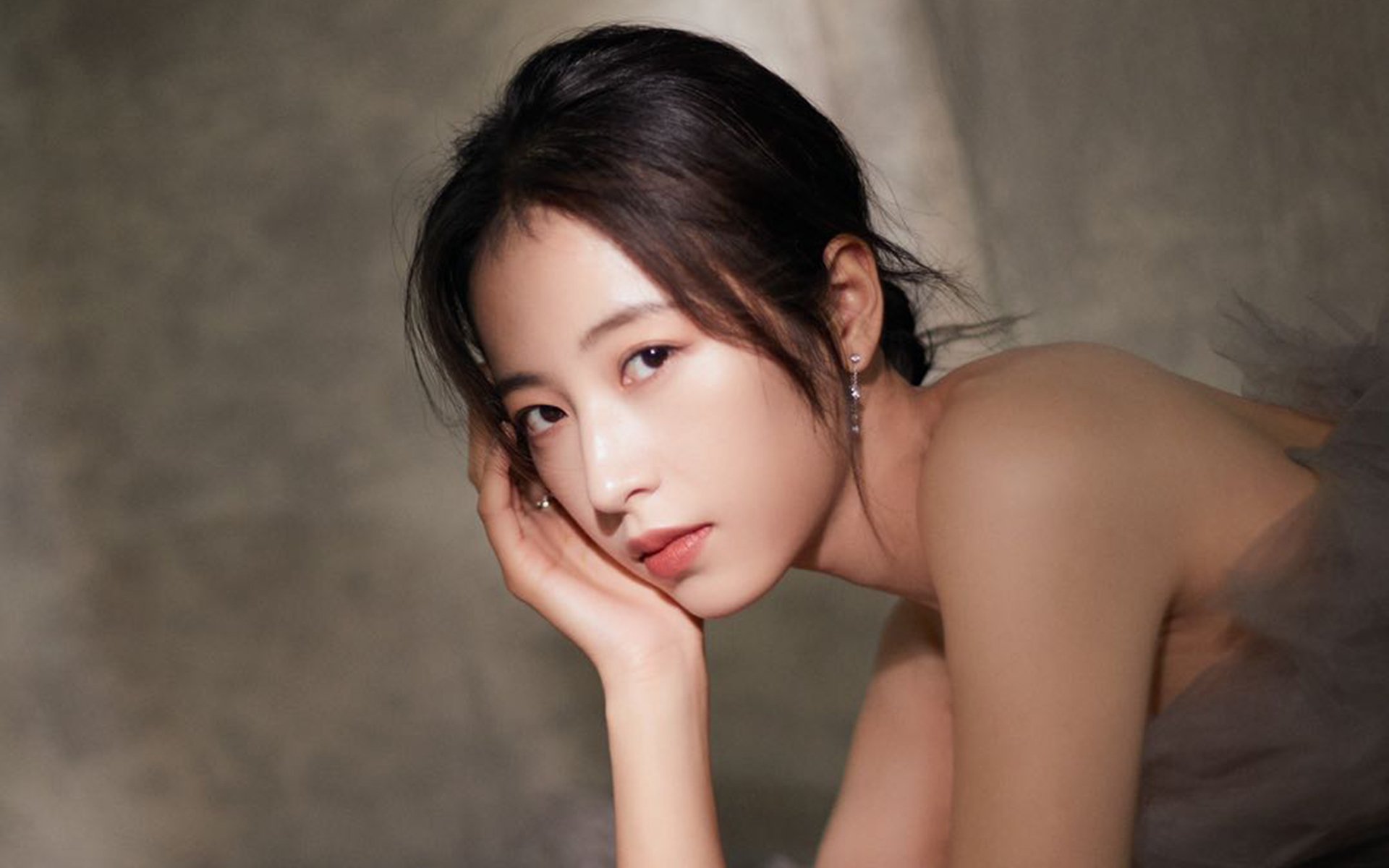 爱游戏官网-平行宇宙的哨音，当巴萨遭遇牙买加，格列兹曼君临德甲