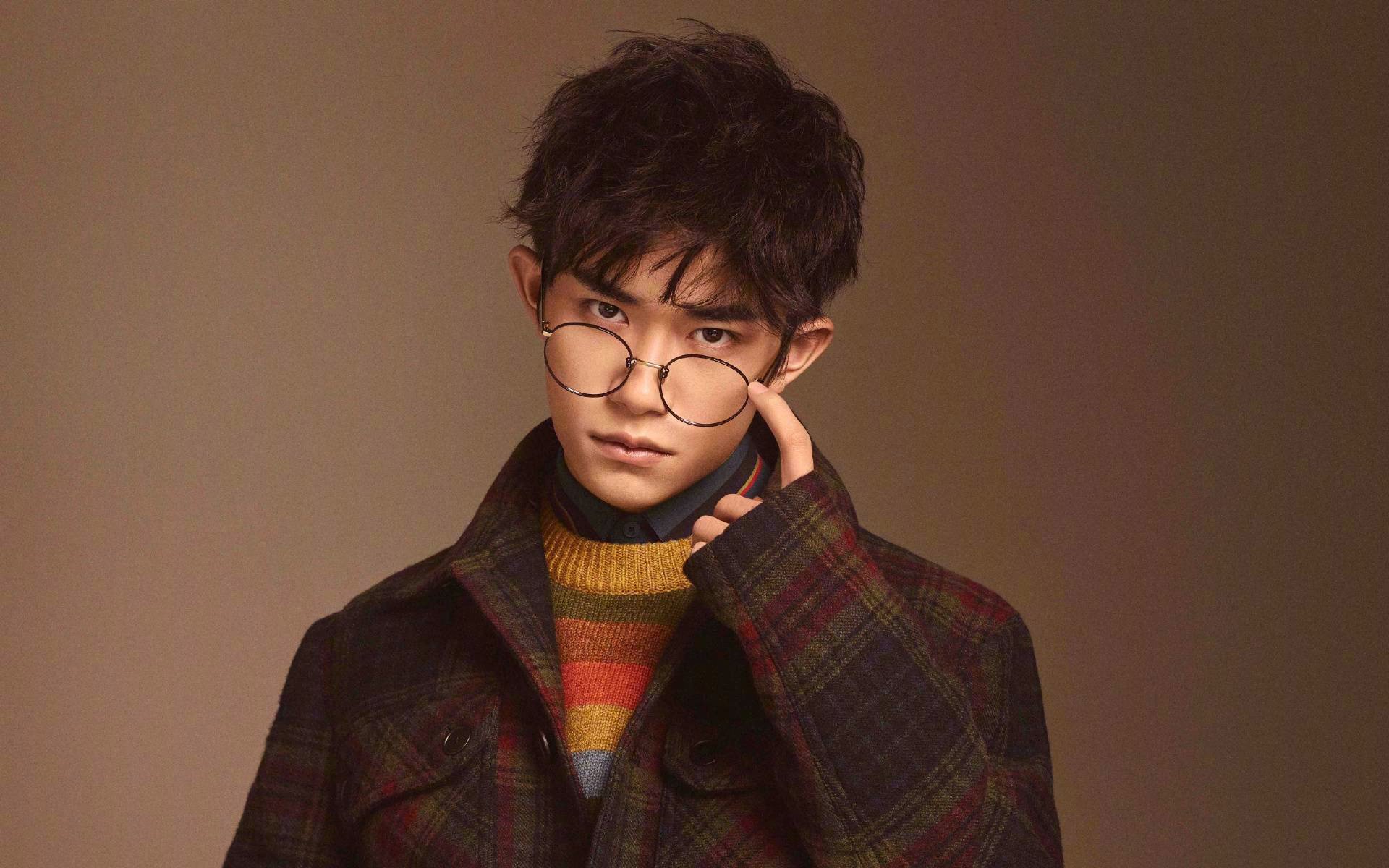 爱游戏-F1街道赛之夜，西亚卡姆以速度撕裂虚空